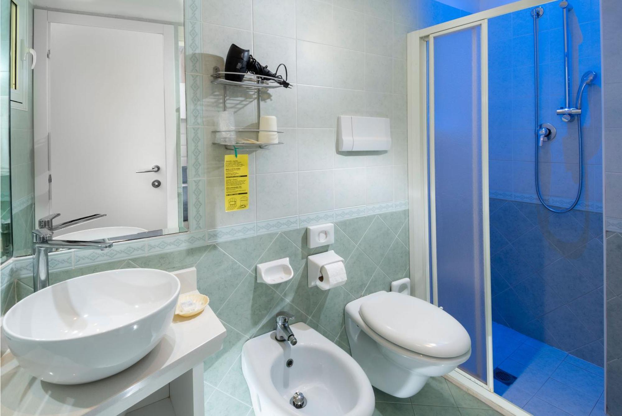 Hotel Albatros Misano Adriatico Bagian luar foto