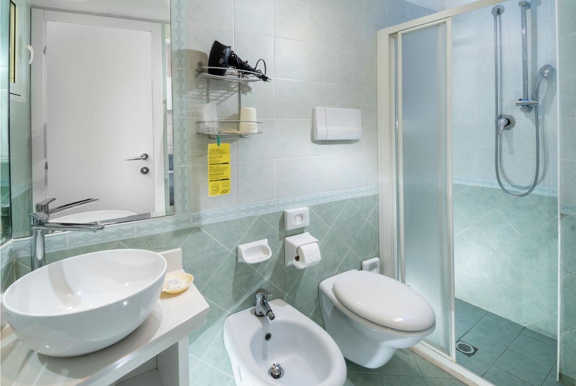 Hotel Albatros Misano Adriatico Bagian luar foto