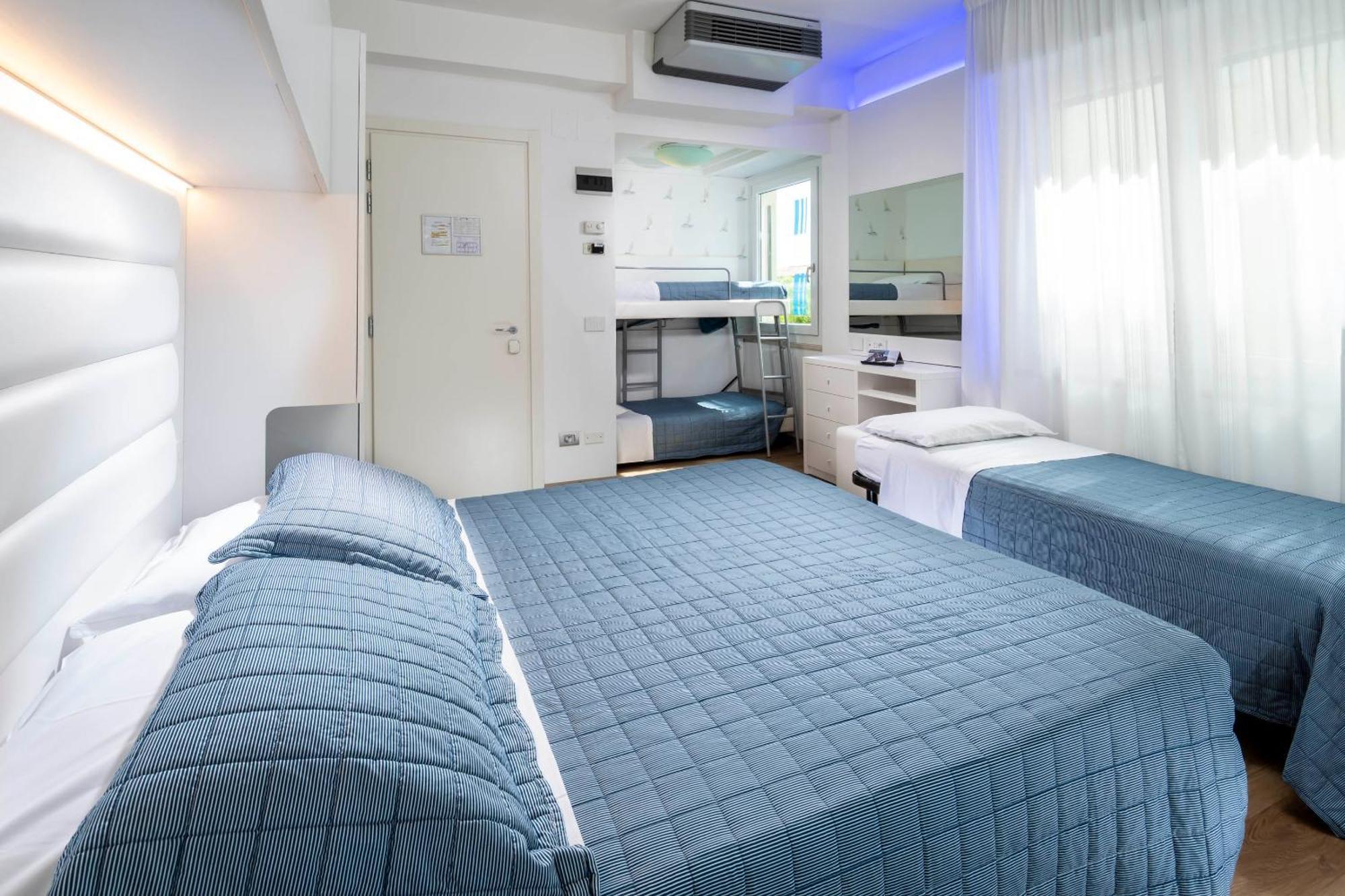 Hotel Albatros Misano Adriatico Bagian luar foto