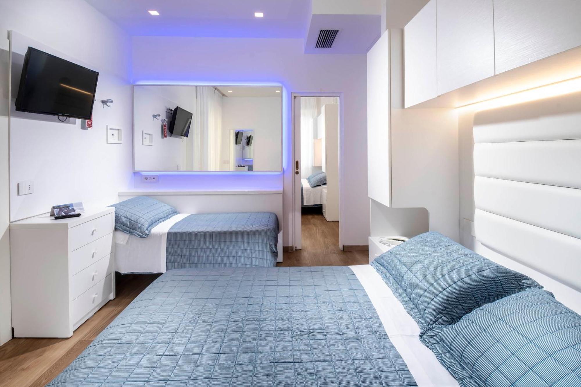 Hotel Albatros Misano Adriatico Bagian luar foto