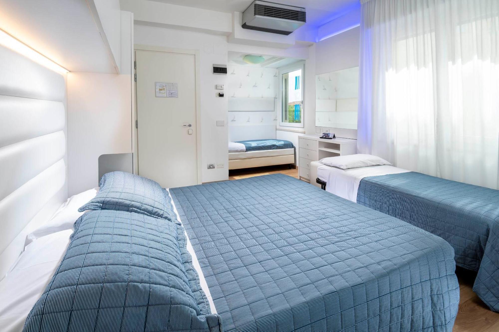 Hotel Albatros Misano Adriatico Bagian luar foto